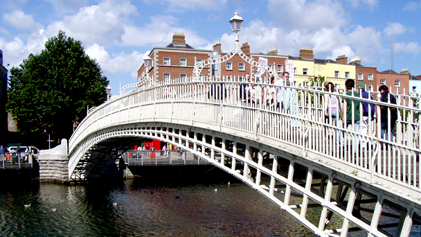 Conhecendo a Irlanda: Ha’Penny Bridge