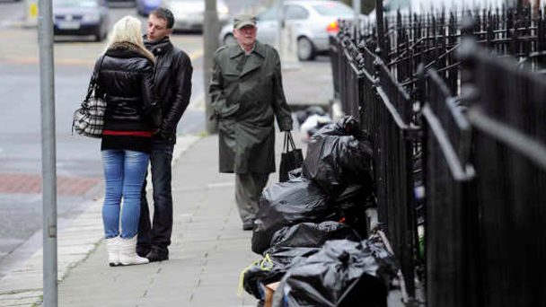 Se virando em Dublin: Coleta de lixo doméstico